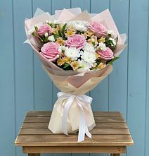 Букет цветов из:  Гвоздики, Орхидеи и Розы в Шарыпово