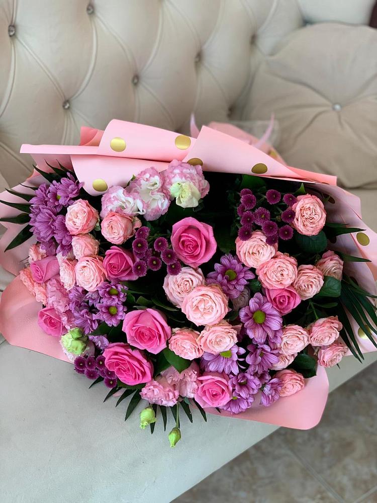 Букет цветов из: Хризантемы, Розы и Лизиантусы в Шарыпово