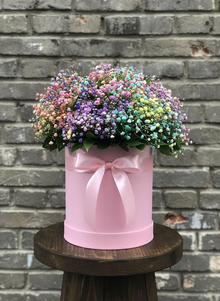 Цветочная композиция из Гипсофила и Розы в шляпной коробке в Шарыпово