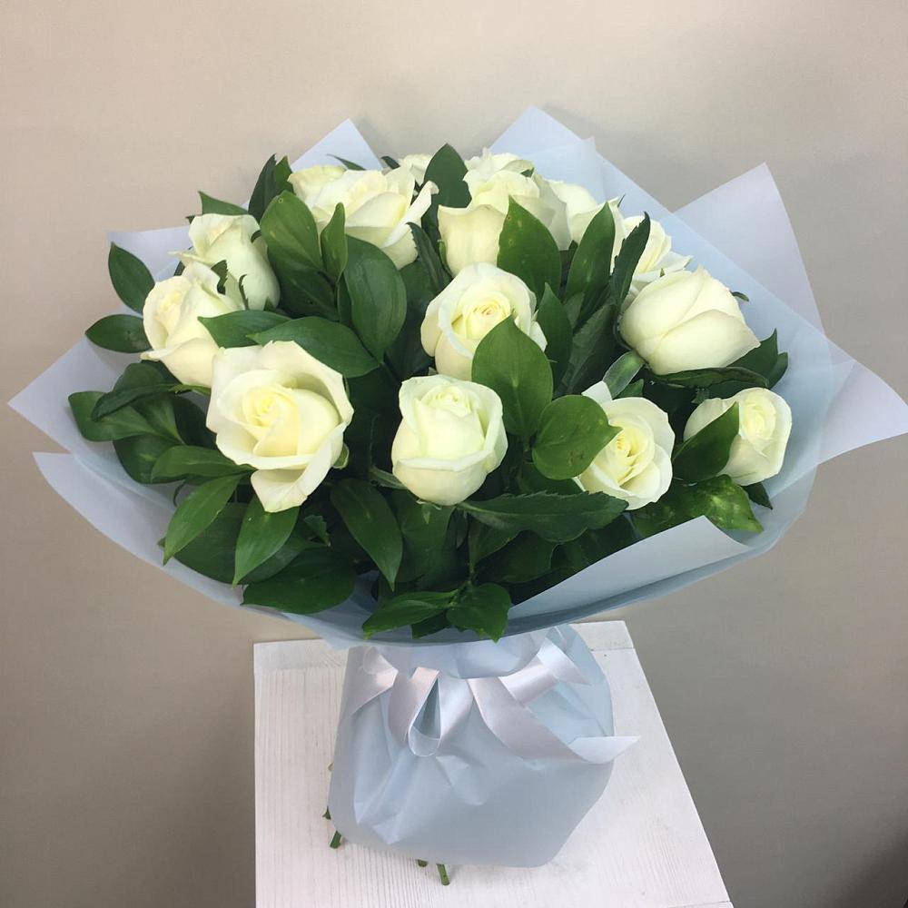 Букет 15 Белых роз Проуд в Шарыпово