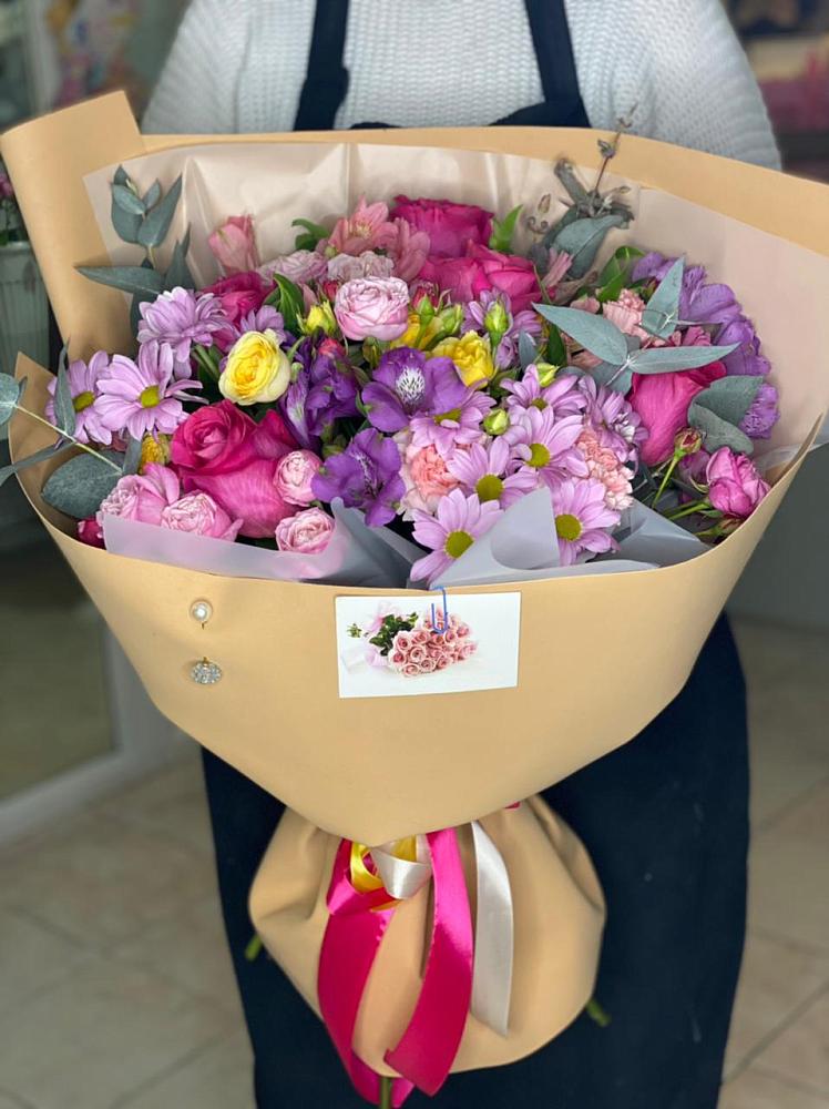 Букет цветов из: Хризантемы, Гвоздики и Альстромерии в Шарыпово