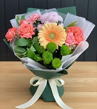 Букет цветов из:  Гвоздики, Розы, Герберы и Хризантемы в Шарыпово