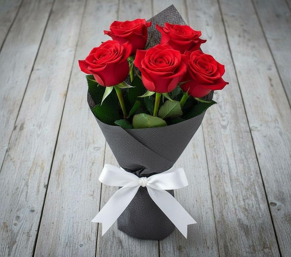 Букет 5 Красных роз Эдлесс Лав в Шарыпово
