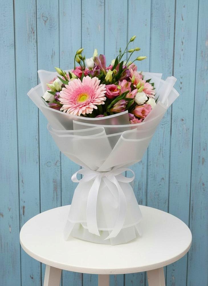 Букет цветов из: Герберы, Альстромерии и Лизиантусы в Шарыпово