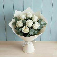 Букет Белые розы в Эвкалипте в Шарыпово