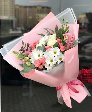 Букет цветов из: Розы, Лизиантусы и Хризантемы в Шарыпово