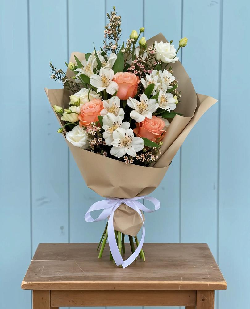 Букет цветов из: Альстромерии, Лизиантусы, Розы и Хризантемы в Шарыпово